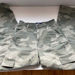 camo hollister pants